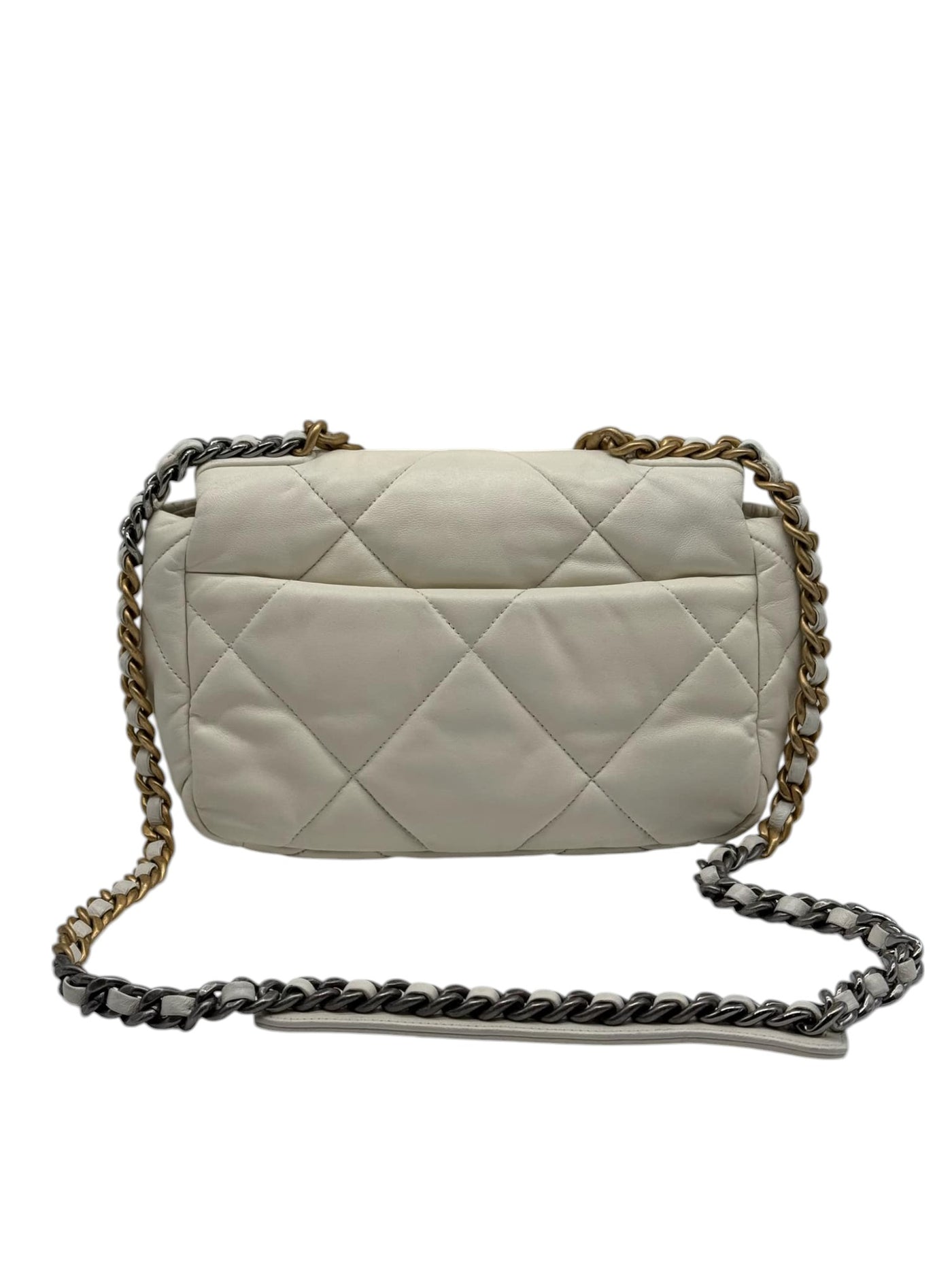 Bolso de mano con solapa CHANEL 19 en color crema