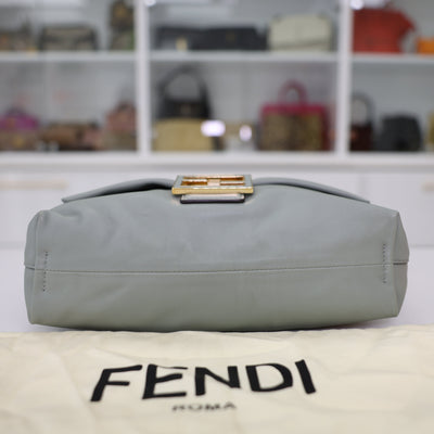 Fendi Mamma Baguette Medium Leather Bag In Green