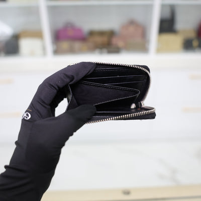 Gucci GG Embossed Leather Zip Around Wallet In Black