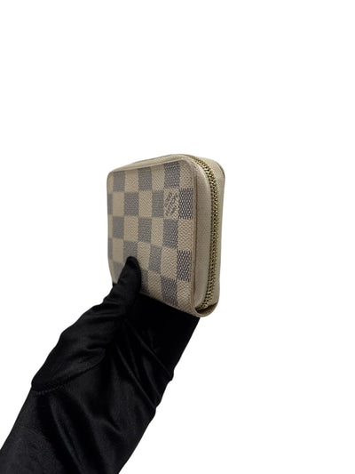 Cartera Louis Vuitton en beige