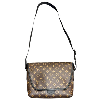 Louis Vuitton Men's Accessory Bag - Perfect for Travel