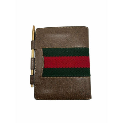 Cartera con solapa Gucci en color marrón