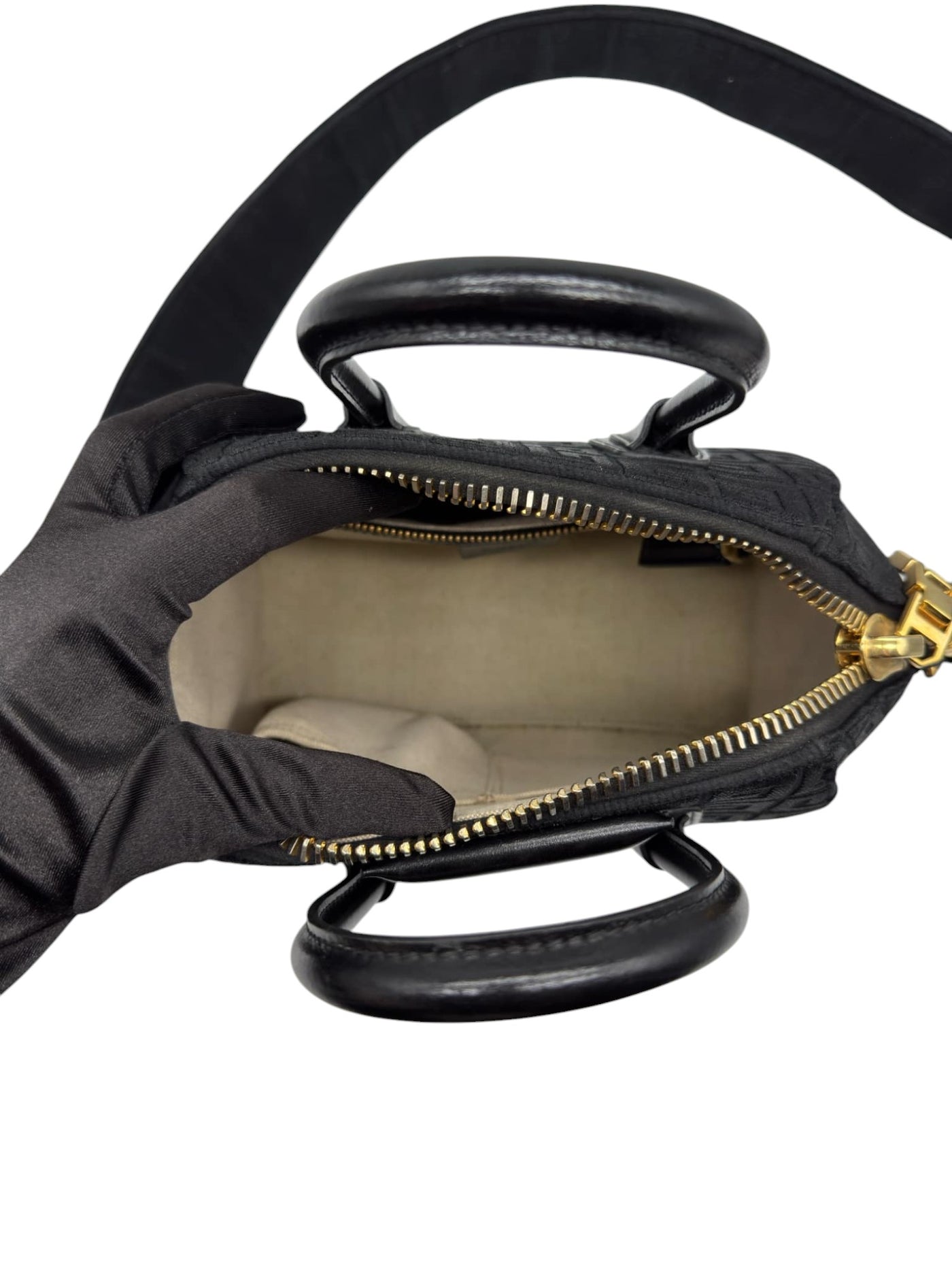 Bolso de mano Antigona de Givenchy en color negro